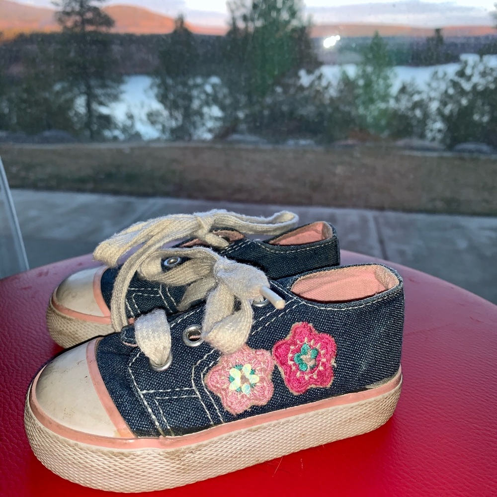 Toddler Smart Step denim sneakers with 🌸